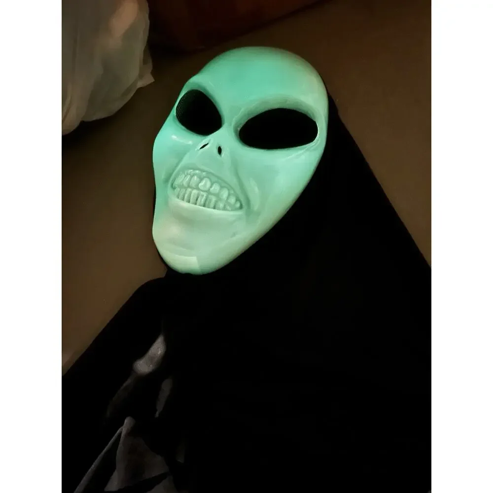 2000 Masquerade Magic Visible Visitors Alien Halloween Mask Glow-In-Dark SCARY